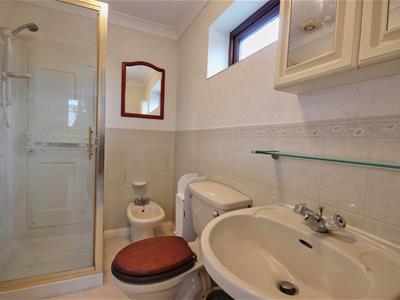 EN SUITE SHOWER ROOM